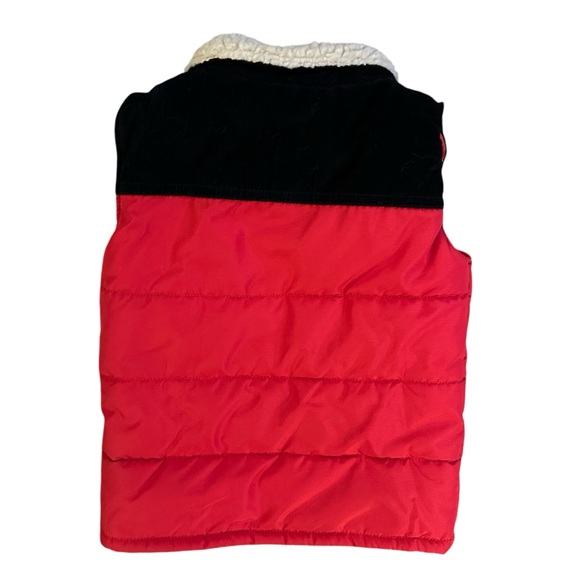 Carter’s red puffer vest with black and cream Sherpa lined collar 4T - Picture 9 of 10